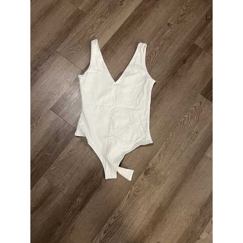 White V-Neck Sleeveless Thong Bodysuit Snap Closure Size Medium